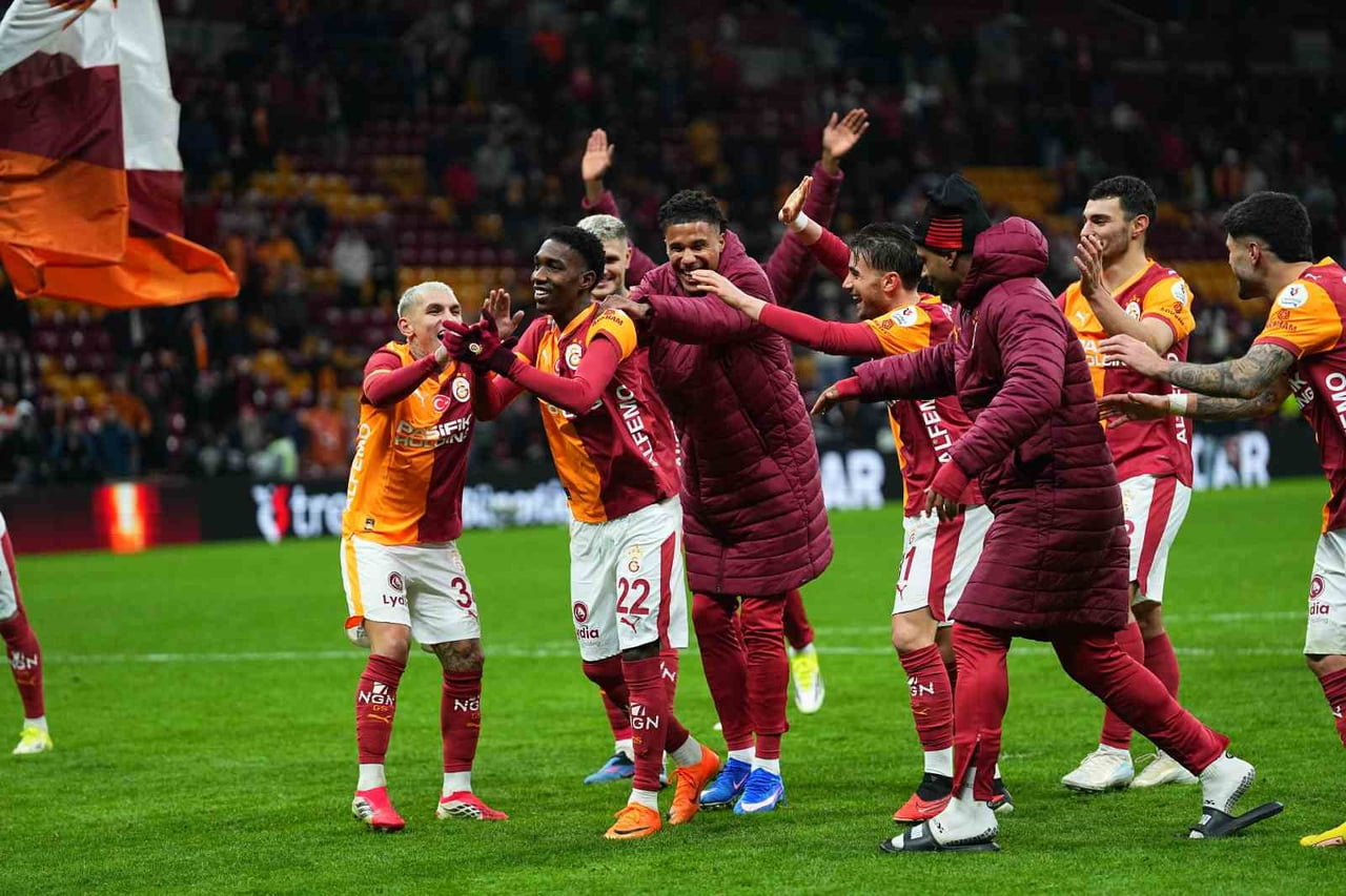 GALATASARAY’IN YENİ TRANSFERİ KOLOMBİYALI FUTBOLCU YASER ASPRİLLA, KAYSERİSPOR MAÇININ 73....