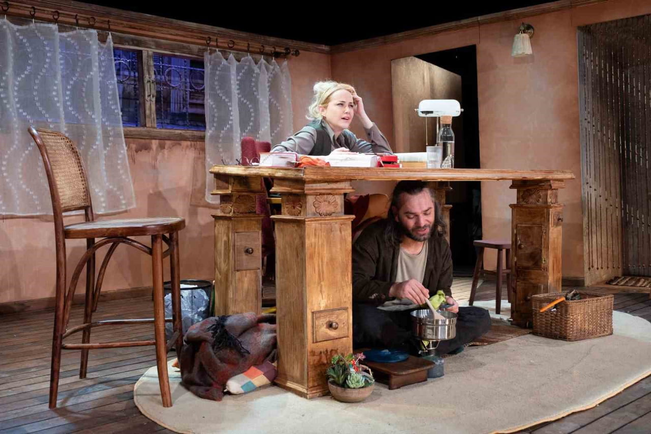 KOCAELİ BÜYÜKŞEHİR BELEDİYESİ ŞEHİR TİYATROLARI, "MASANIN ALTINDA" ADLI OYUNU BAŞİSKELE İLÇESİNDE...