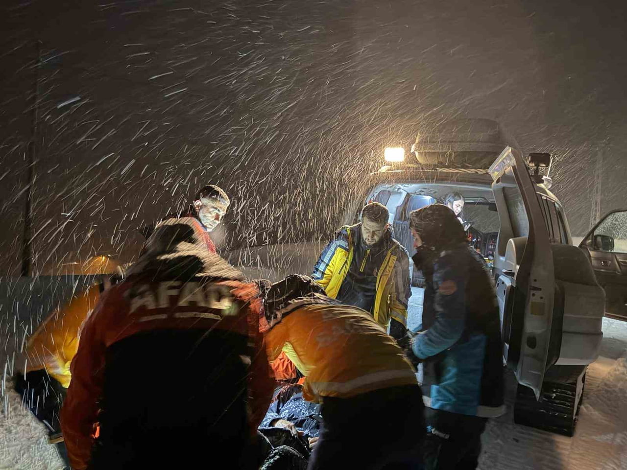 OVACIK’TA GÖĞÜS AĞRISI ŞİKÂYETİ YAŞAYAN 70 YAŞINDAKİ VATANDAŞ, UMKE, 112 VE AFAD EKİPLERİNİN...