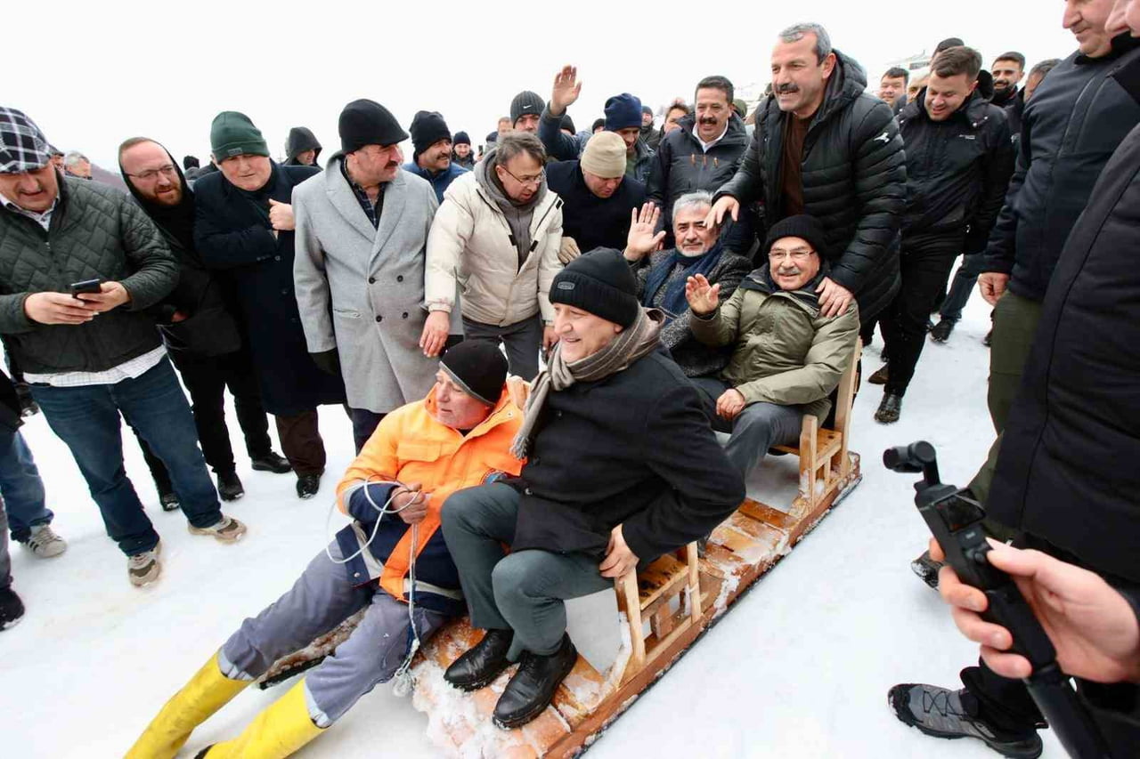 PROTOKOL ÜYELERİ KIZAK İLE KAYDI