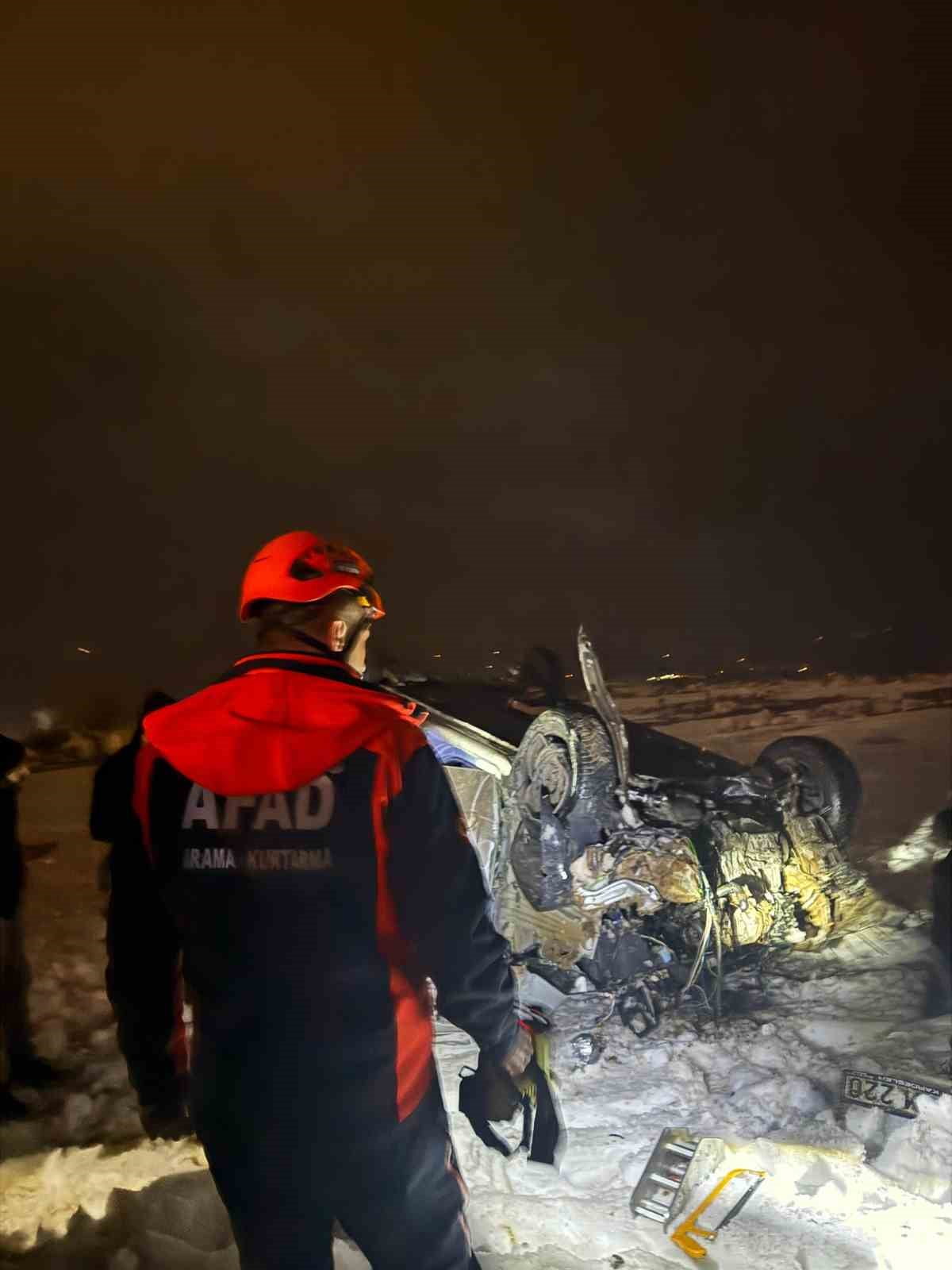 ŞIRNAK-SİİRT KARA YOLUNDA YOLDAN ÇIKARAK TAKLA ATAN ARACIN SÜRÜCÜSÜ AĞIR YARALANDI.