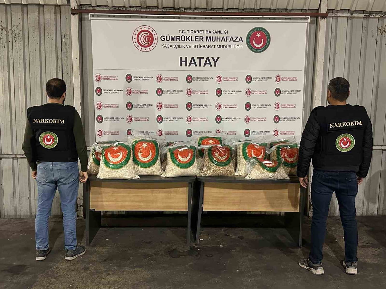 TİCARET BAKANLIĞI, HATAY İSKENDERUN’DA VE İSTANBUL HAVALİMANI’NDA İKİ BÜYÜK OPERASYONLA TOPLAM 673...