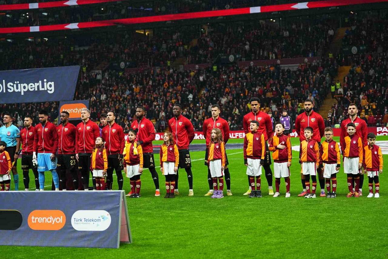 TRENDYOL SÜPER LİG'İN 20. HAFTASINDA GALATASARAY, SAHASINDA KAYSERİSPOR İLE KARŞILAŞIYOR....